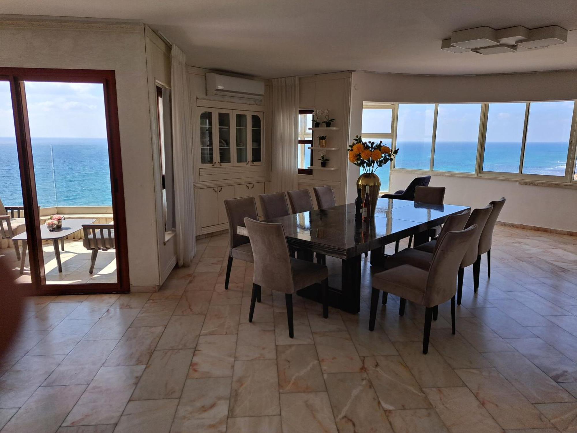 Sea-Front Apartment Netanya Room photo